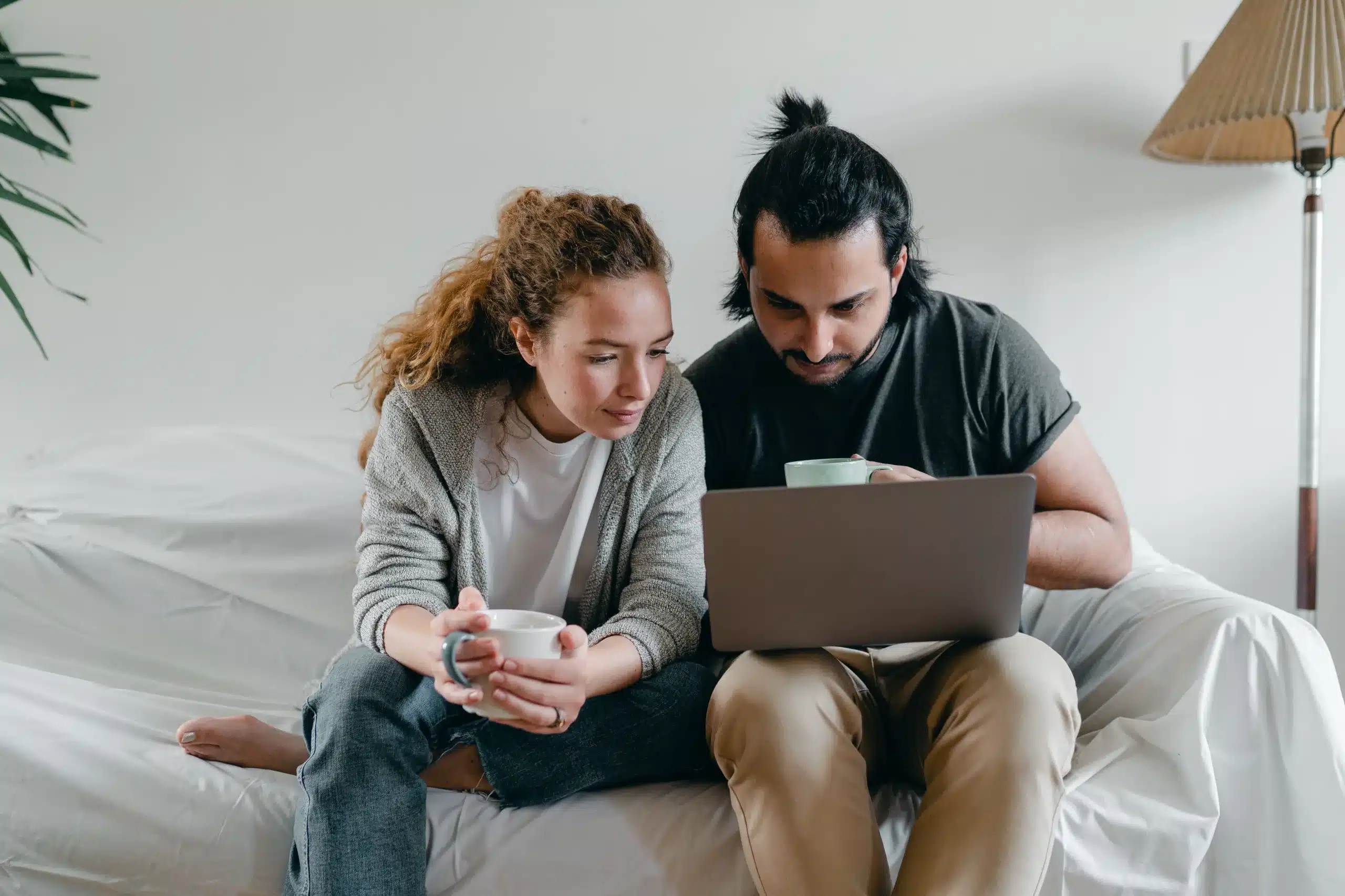 Navigating Love: The Pros of Online Relationship Help